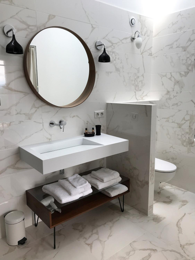 Bathroom 4, Les Lumieres De Geneve Hotel, Ain