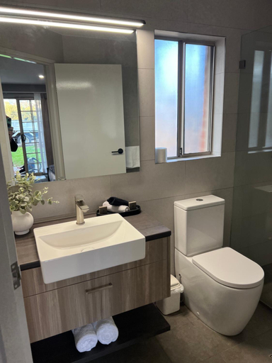 Bathroom 3, Murrumbateman Country Inn, Yass Valley
