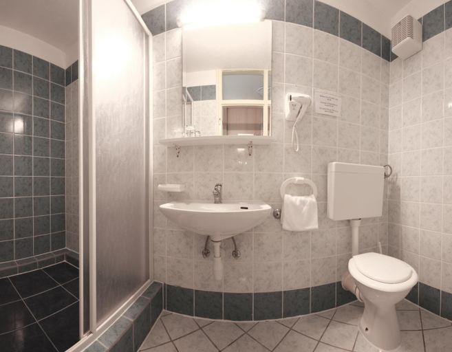 Bathroom, Hotel Sali, Sali