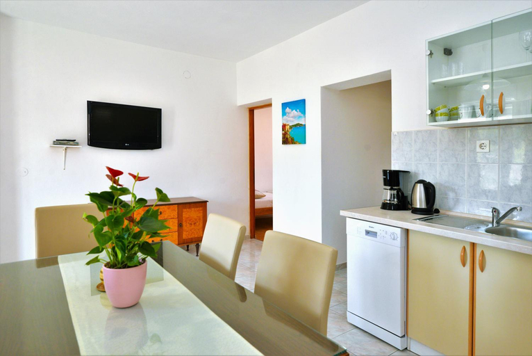 Others 5, Apartments Goranka, Murter
