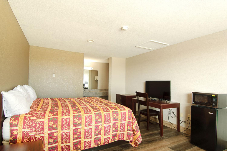 Bedroom, Town and Country INN, Benton