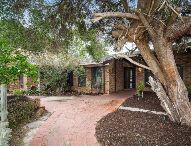 Exterior & Views, Long Term Stay FiFO Queen Size Bedroom Near Sawn River City Fremantle University, Melville