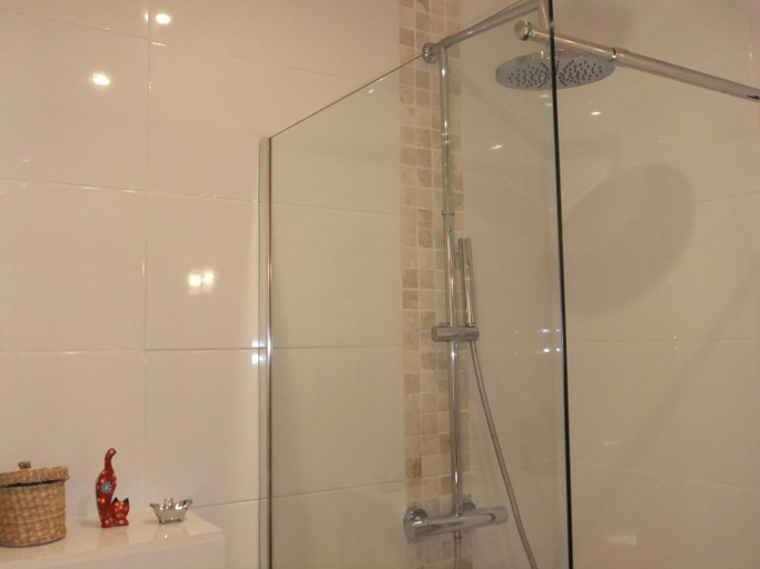 Bathroom 5, Les Terrasses du Paradis, Hautes-Alpes