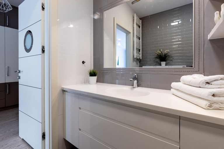Bathroom 2, INA Rent - Tre Mare Apartamenty, Gdańsk City