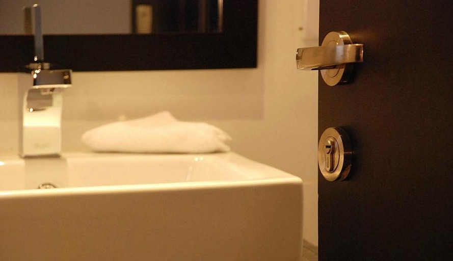 Bathroom 4, S&S Hotel, Eti-Osa