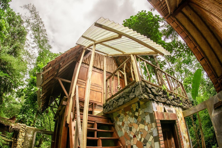 Exterior 6
