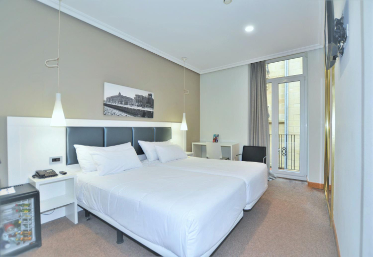 Bedroom 3, Pensión Alemana, Guipúzcoa