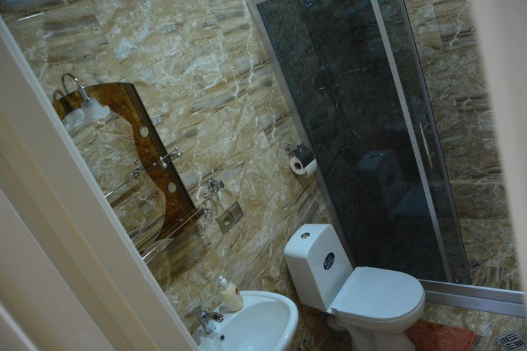 Bathroom 2, Hotel Renesans, Tbilisi