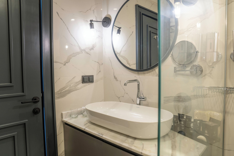 Bathroom 5, Lucky Monkey Midi Hotel, Antalya