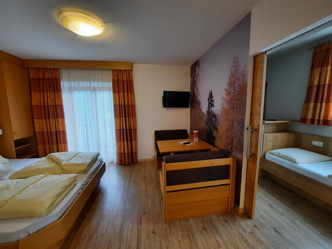 Bedroom 2, Hotel Pension Sonnegg, Bolzano