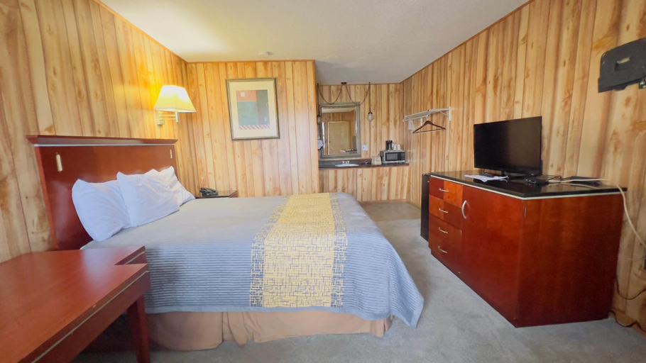 Bedroom, Country Inn - Licking, Texas