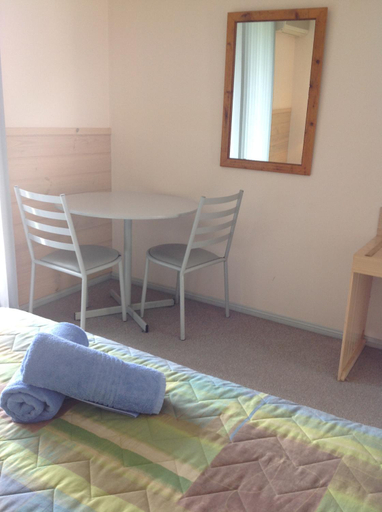 Bedroom 2, Motel Farnboro, Eurobodalla