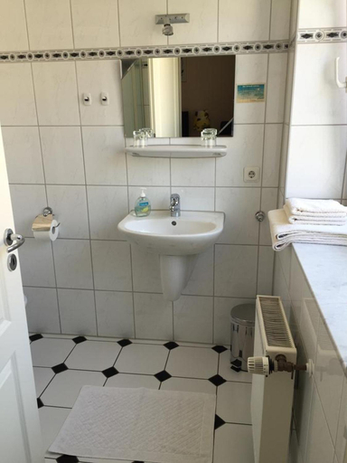 Bathroom 5, Hotel Restaurant Zagreb, Köln