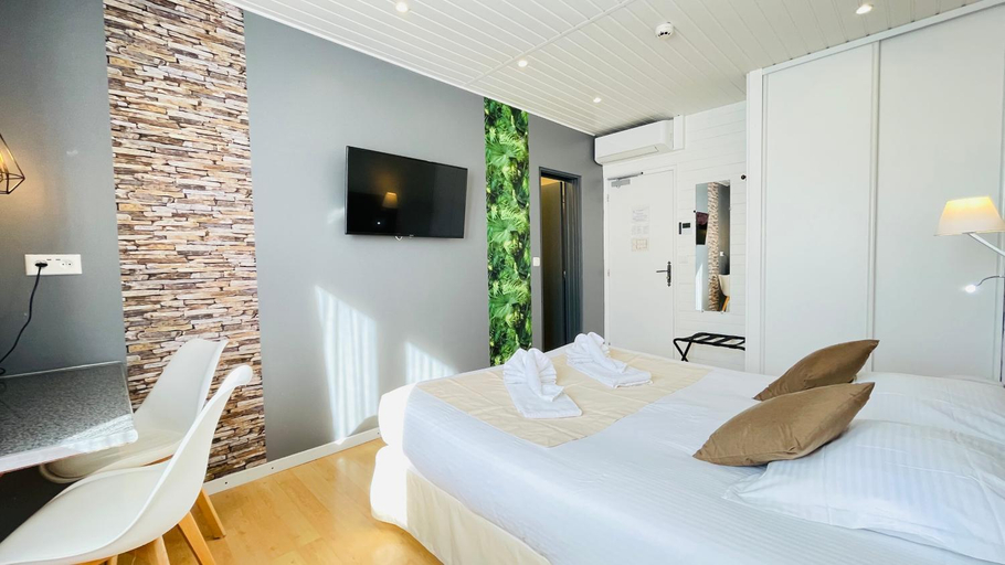 Bedroom 2, Auberge de la Petite Reine, Dordogne