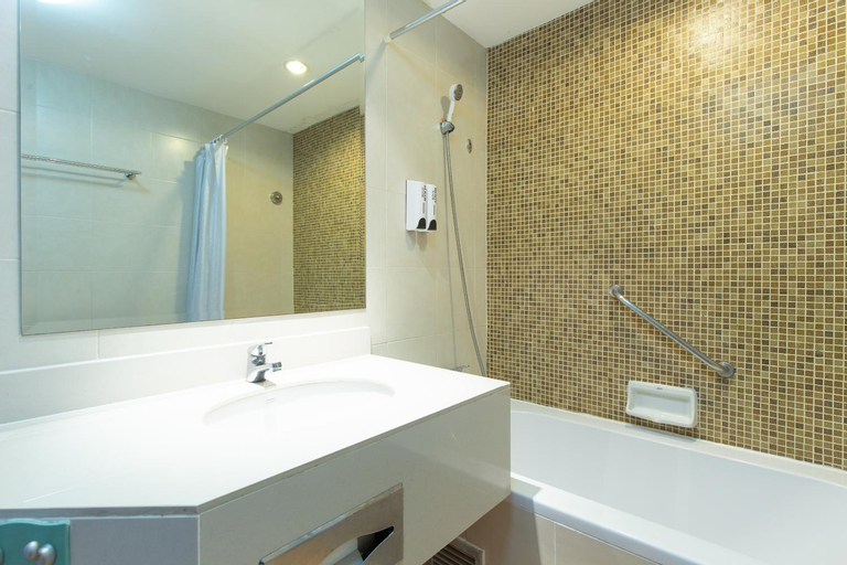 Bathroom 16