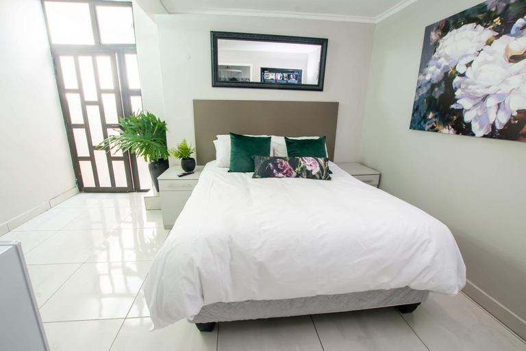 Others 5, Prestigious Apartments, City of Johannesburg