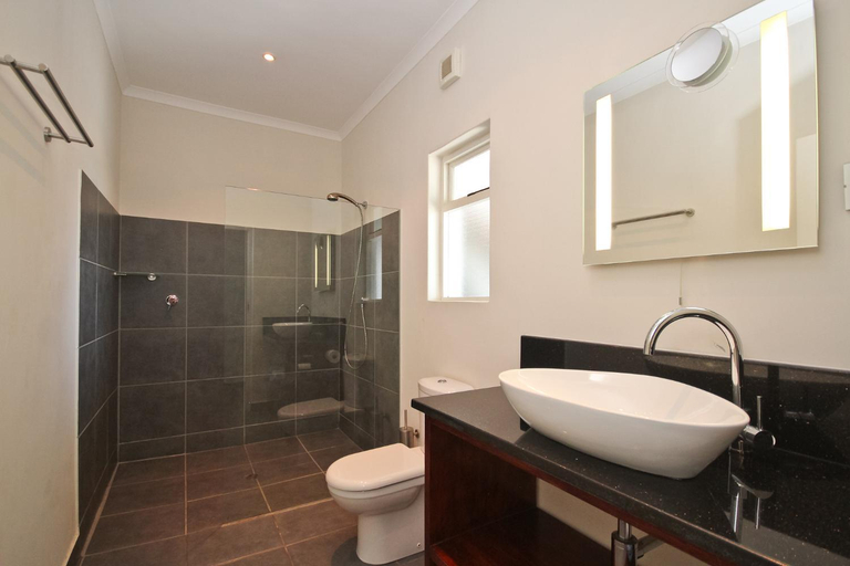 Bathroom, Montrose Guesthouse, City of Cape Town