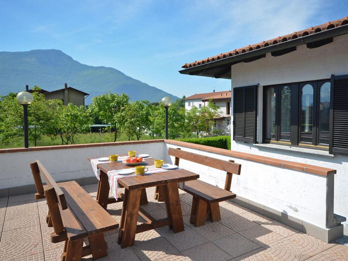 5, Casa Mario Spacious Garden Apartments, Lake Como, Como