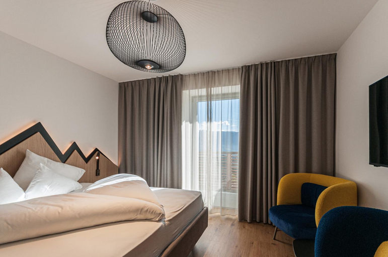 Bedroom 2, Alpin & Stylehotel Die Sonne, Bolzano