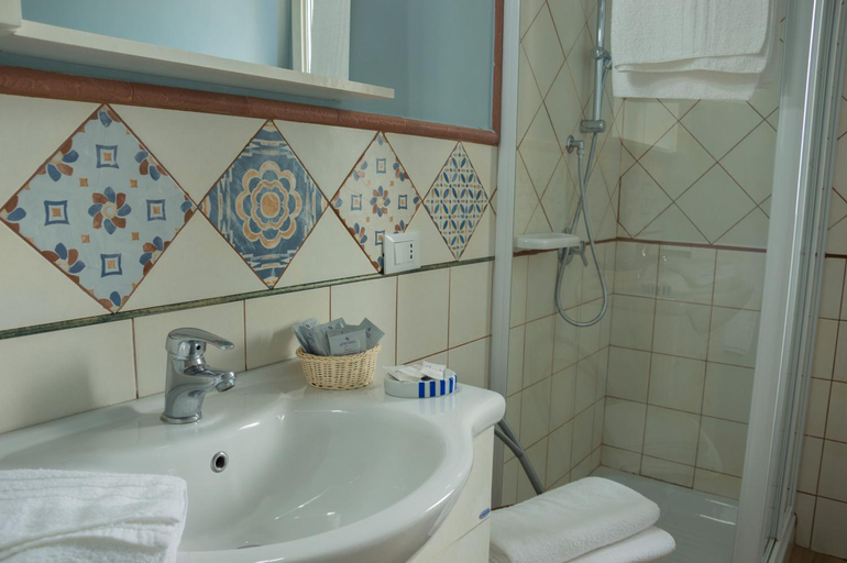 Bathroom 3, Bosco Sea Apartments, Agrigento