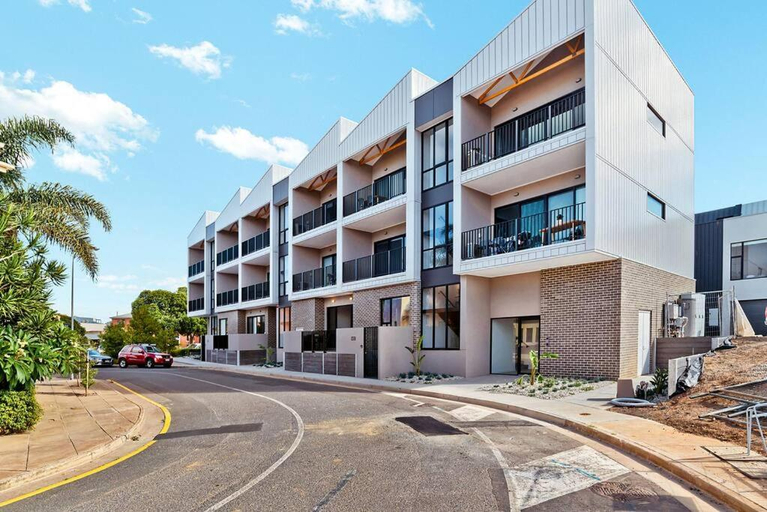 Jewel on Jubilee - New 1 Bed Apt with Parking, Adelaide