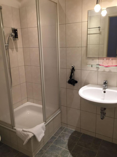Bathroom, Pension Tempelhof, Berlin
