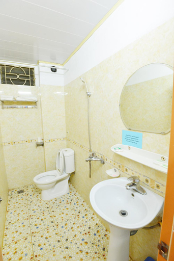 Bathroom 3, Nha Nghi Đong Phuong, Lạng Sơn