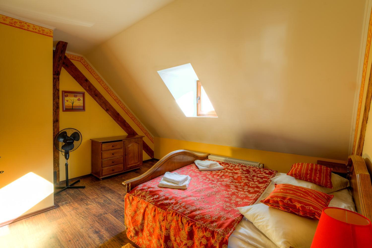 Bedroom 2, House of Dragons Apartments, Sighisoara