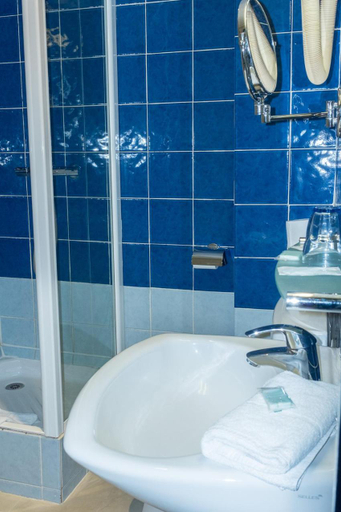 Others 4, Baccarat Hostel, Alpes-Maritimes