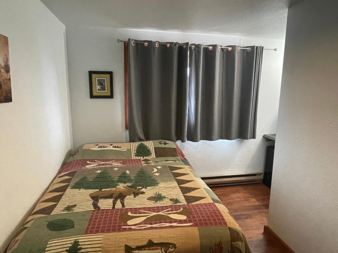 Brown Bear Saloon & Motel, Anchorage