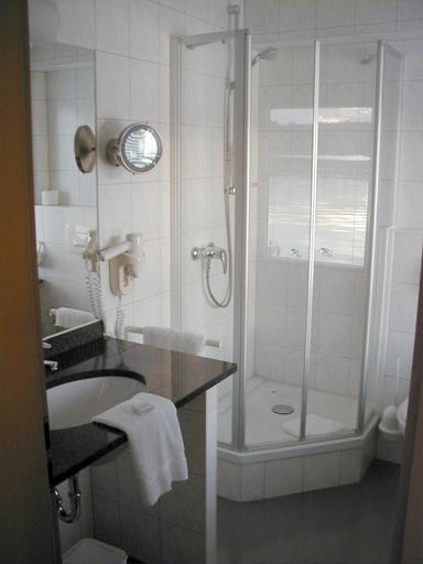 Bathroom, Restaurant Und Hotel Zum Weissen Ross, Herzogtum Lauenburg