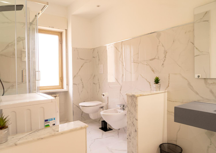 Bathroom 2, South Valley, Agrigento