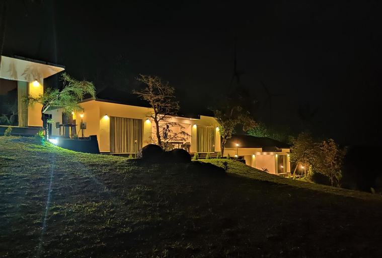 Exterior 4