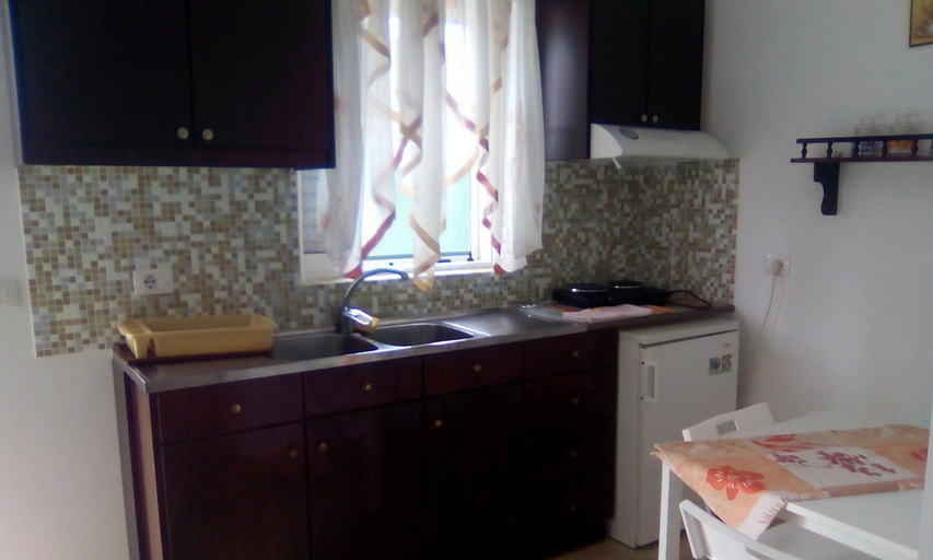 Others 5, Kristal Apartments, Sarandës