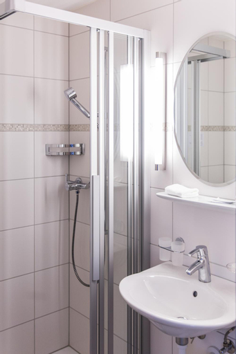 Bathroom 10