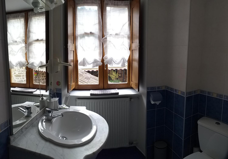 Bathroom, LA GRANGE TEMPLIERE 2018, Aveyron