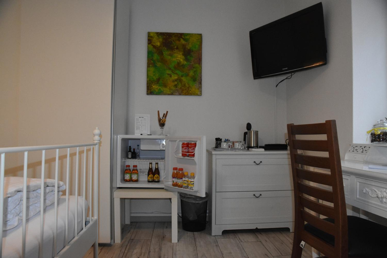Bedroom 2, Kiki's B&B, Basel