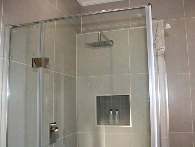 Bathroom 4, Klipkoppie Cottage, Ehlanzeni