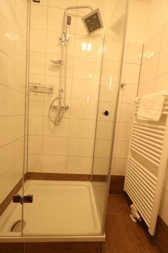 Bathroom 4