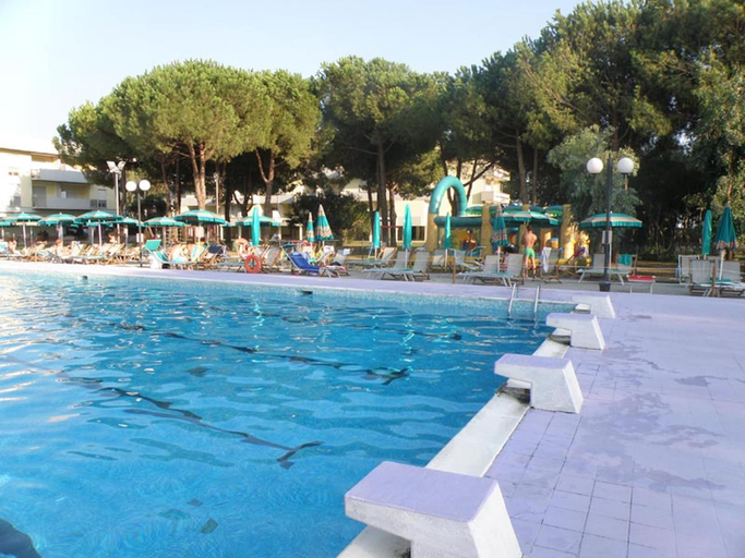 Sport & Beauty 5, Residence with pool in Luni Mare, La Spezia