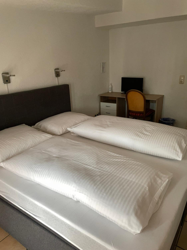 Bedroom 4, Hotel Restaurant Germania, Neuwied