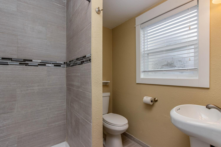 Bathroom 10