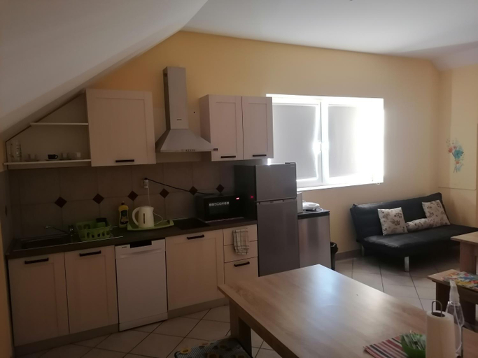 Others 3, Hostel Poslon, Radoboj