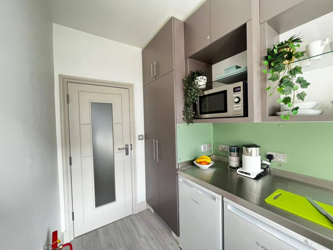 Others 4, Apt 03 Beachside Beauty Central Studio Steps from Cafes, Brighton and Hove