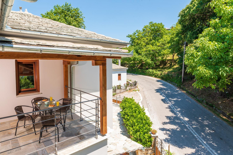 Others 3, Αλυσσος suites, Thessaly