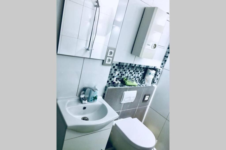 Bedroom 3, Wiesbaden Mitte, Apartment mit Galerie, Wiesbaden