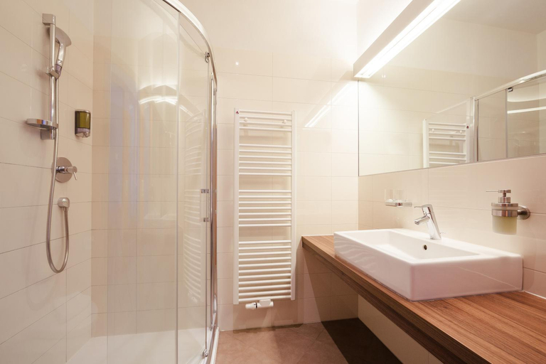 Bathroom 3, Gastehaus Salvatorianerinnen, Bolzano