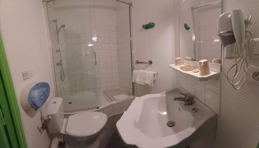 Bathroom 3, Ker Annick, Ille-et-Vilaine