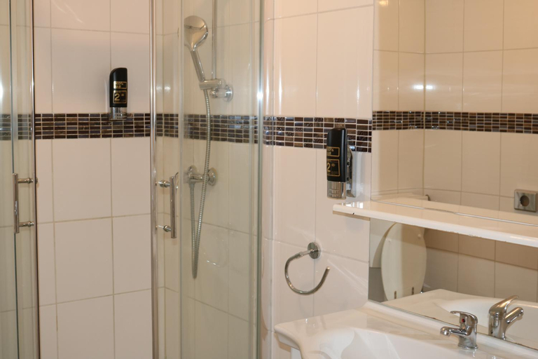 Bathroom 7