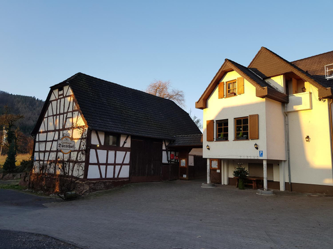 Exterior & Views